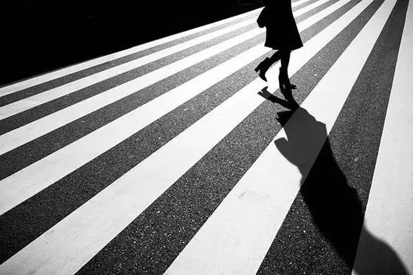 柔光·地標 | 炎炎夏日，在黑白灰里尋覓一室涼意